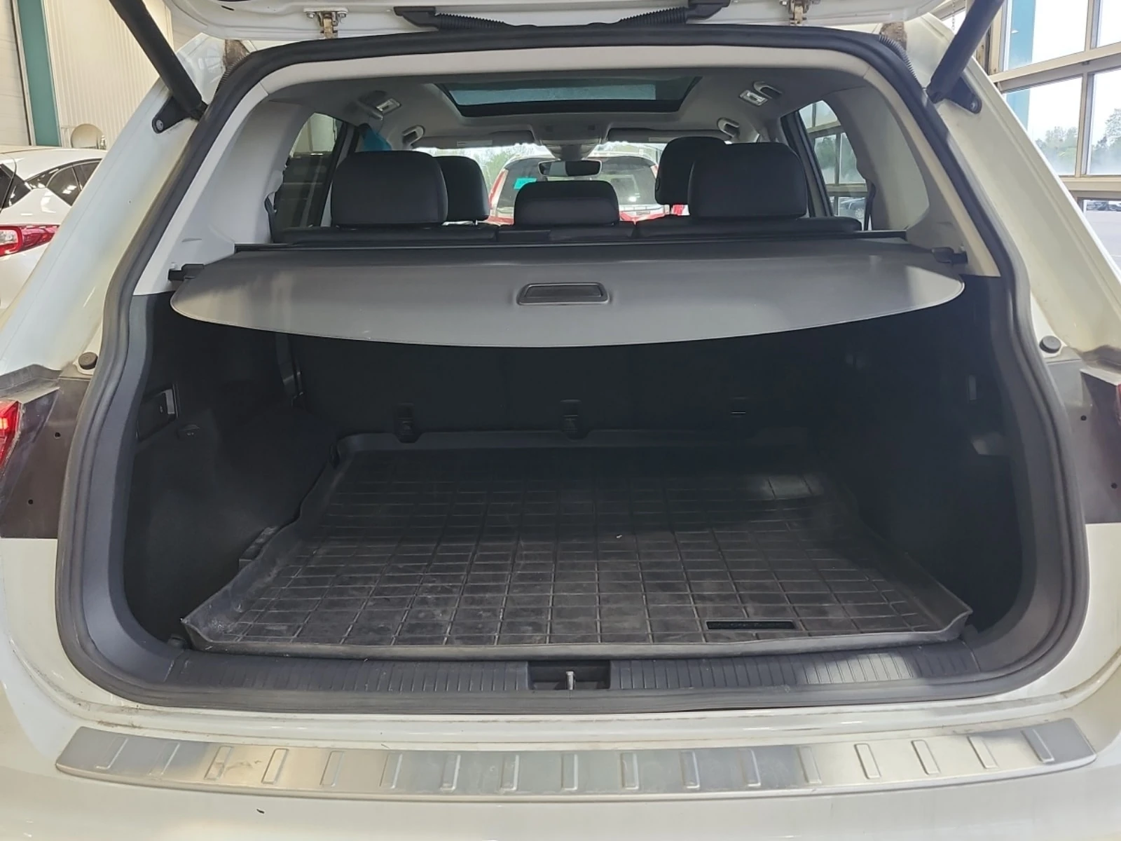 VW Tiguan / HIGHLINE / ПАНОРАМА / 2 КЛЮЧА / CARFAX , снимка 7 - Автомобили и джипове - 56114747
