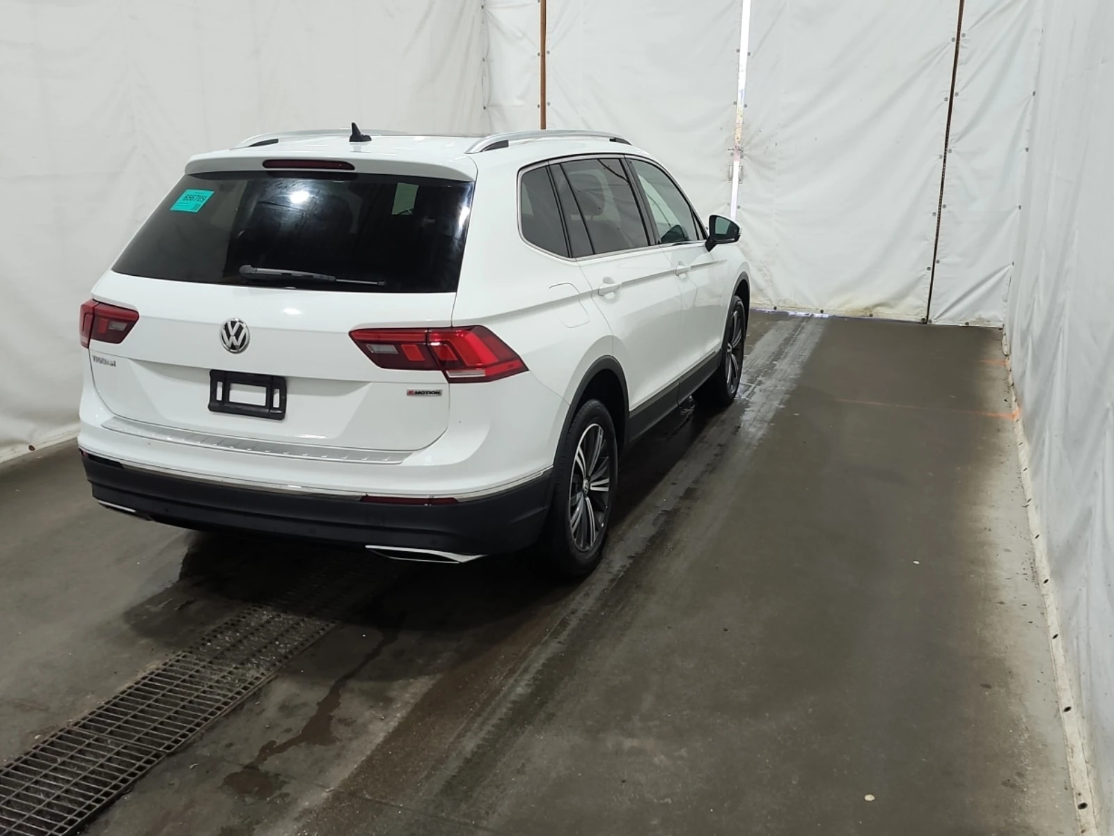 VW Tiguan / HIGHLINE / ПАНОРАМА / 2 КЛЮЧА / CARFAX , снимка 3 - Автомобили и джипове - 56114747