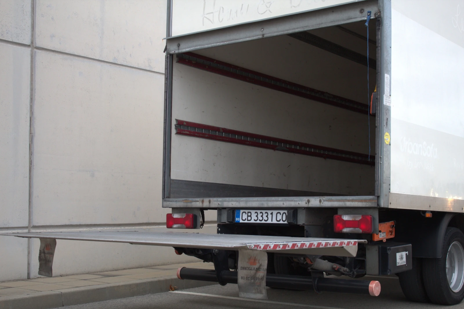 Iveco Daily 35S16/падащ борд/фургон/климатик - изображение 8