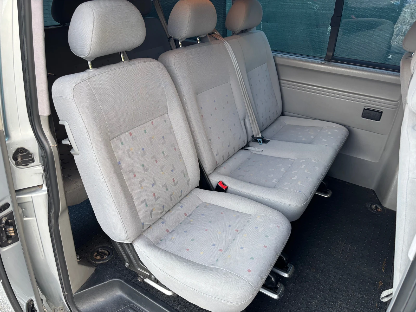 VW T5 2.5 TDI 131 к.с. 9-МЕСТЕН, снимка 12 - Бусове и автобуси - 55606612
