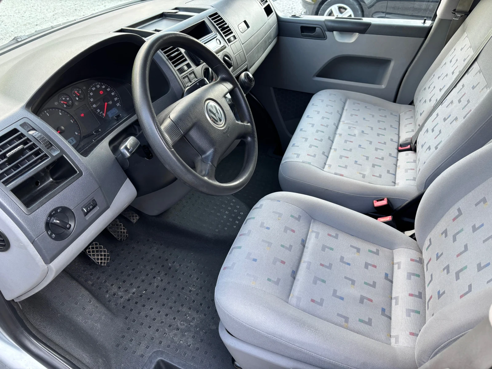 VW T5 2.5 TDI 131 к.с. 9-МЕСТЕН, снимка 8 - Бусове и автобуси - 55606612
