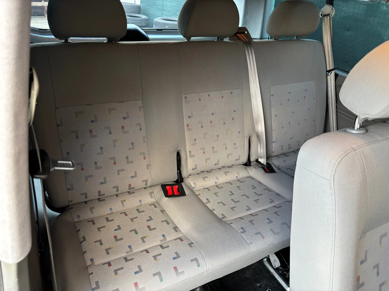 VW T5 2.5 TDI 131 к.с. 9-МЕСТЕН, снимка 13 - Бусове и автобуси - 55606612