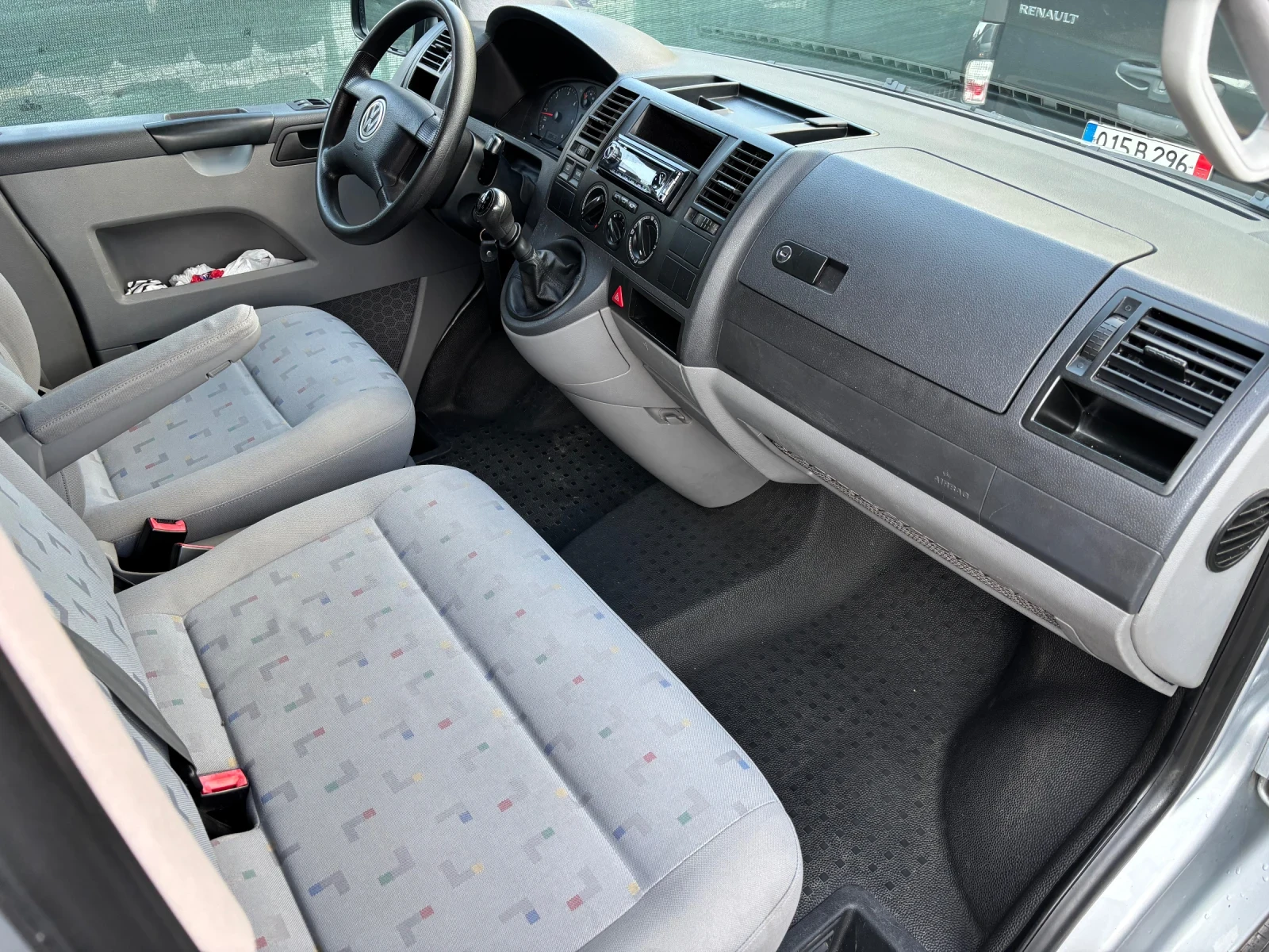VW T5 2.5 TDI 131 к.с. 9-МЕСТЕН, снимка 9 - Бусове и автобуси - 55606612