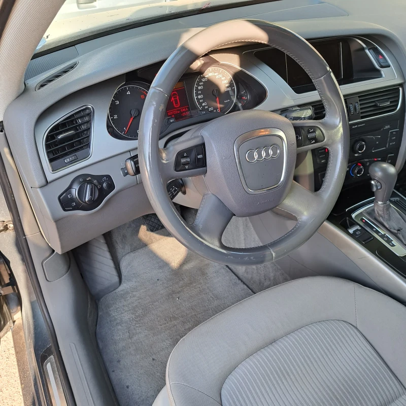 Audi A4 Комби, снимка 3 - Автомобили и джипове - 47556859