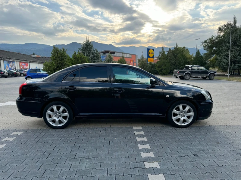 Toyota Avensis 2.0 Бензин, снимка 4 - Автомобили и джипове - 46958579