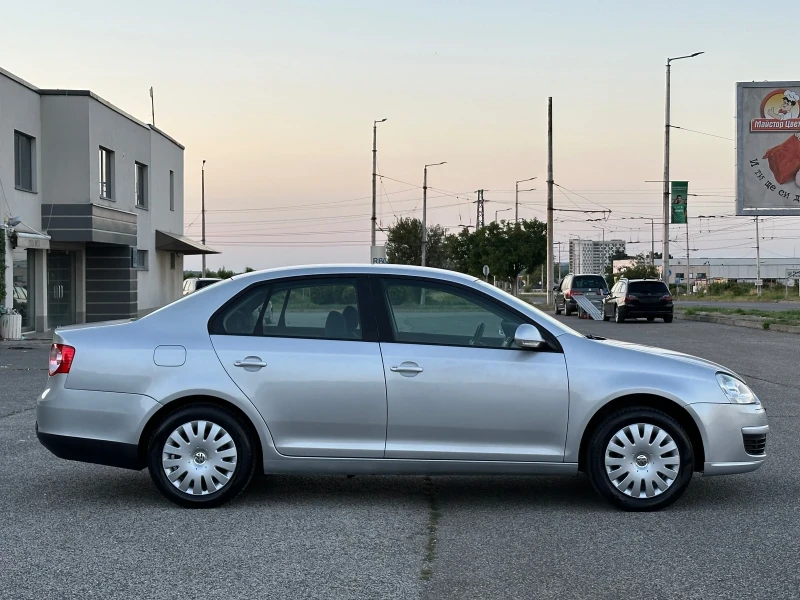 VW Jetta 1.6i-102k, снимка 6 - Автомобили и джипове - 47647062