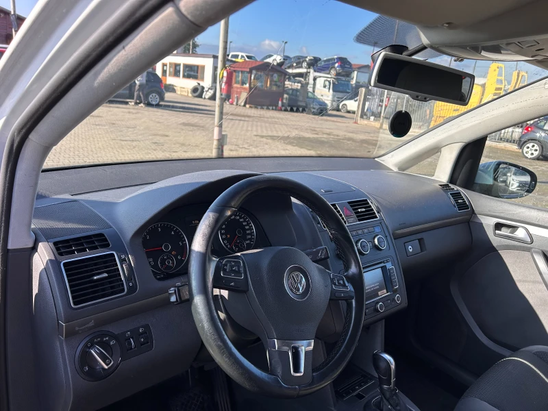 VW Touran 2.0TDI AVTOMAT/NAVI , снимка 11 - Автомобили и джипове - 47497252