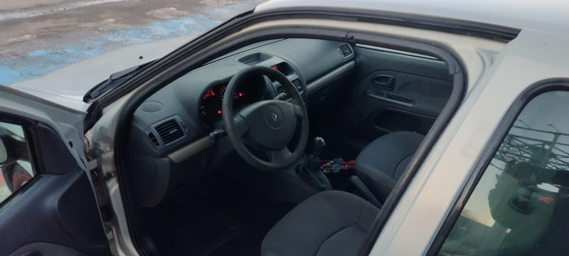 Renault Clio, снимка 6 - Автомобили и джипове - 48520456