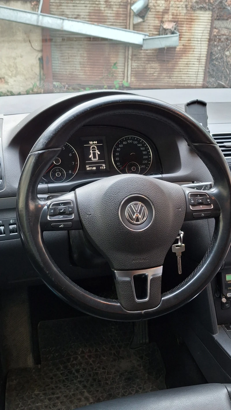 VW Touran, снимка 3 - Автомобили и джипове - 49453525