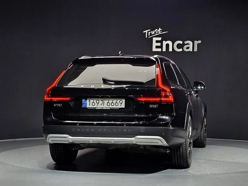 Volvo V90 2.0 Automatic, снимка 4 - Автомобили и джипове - 55974914