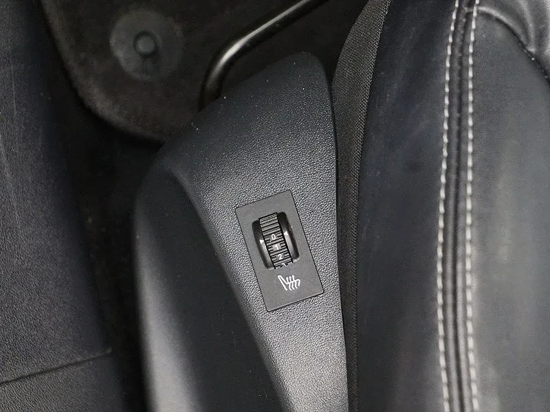Peugeot 2008 1.6 BlueHDI - САМО 30% АВАНС, снимка 12 - Автомобили и джипове - 56016828