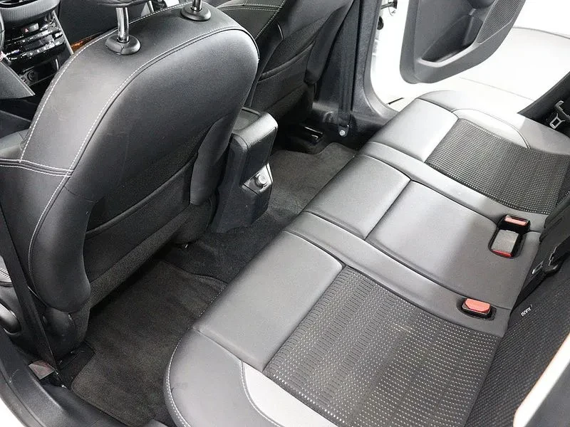 Peugeot 2008 1.6 BlueHDI - САМО 30% АВАНС, снимка 10 - Автомобили и джипове - 56016828