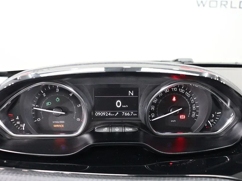 Peugeot 2008 1.6 BlueHDI - САМО 30% АВАНС, снимка 7 - Автомобили и джипове - 56016828