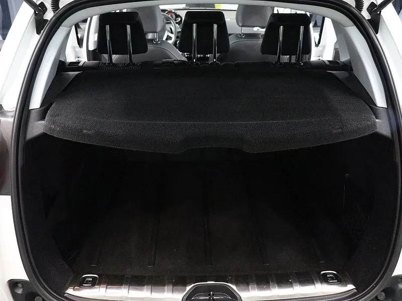 Peugeot 2008 1.6 BlueHDI - САМО 30% АВАНС, снимка 17 - Автомобили и джипове - 56016828