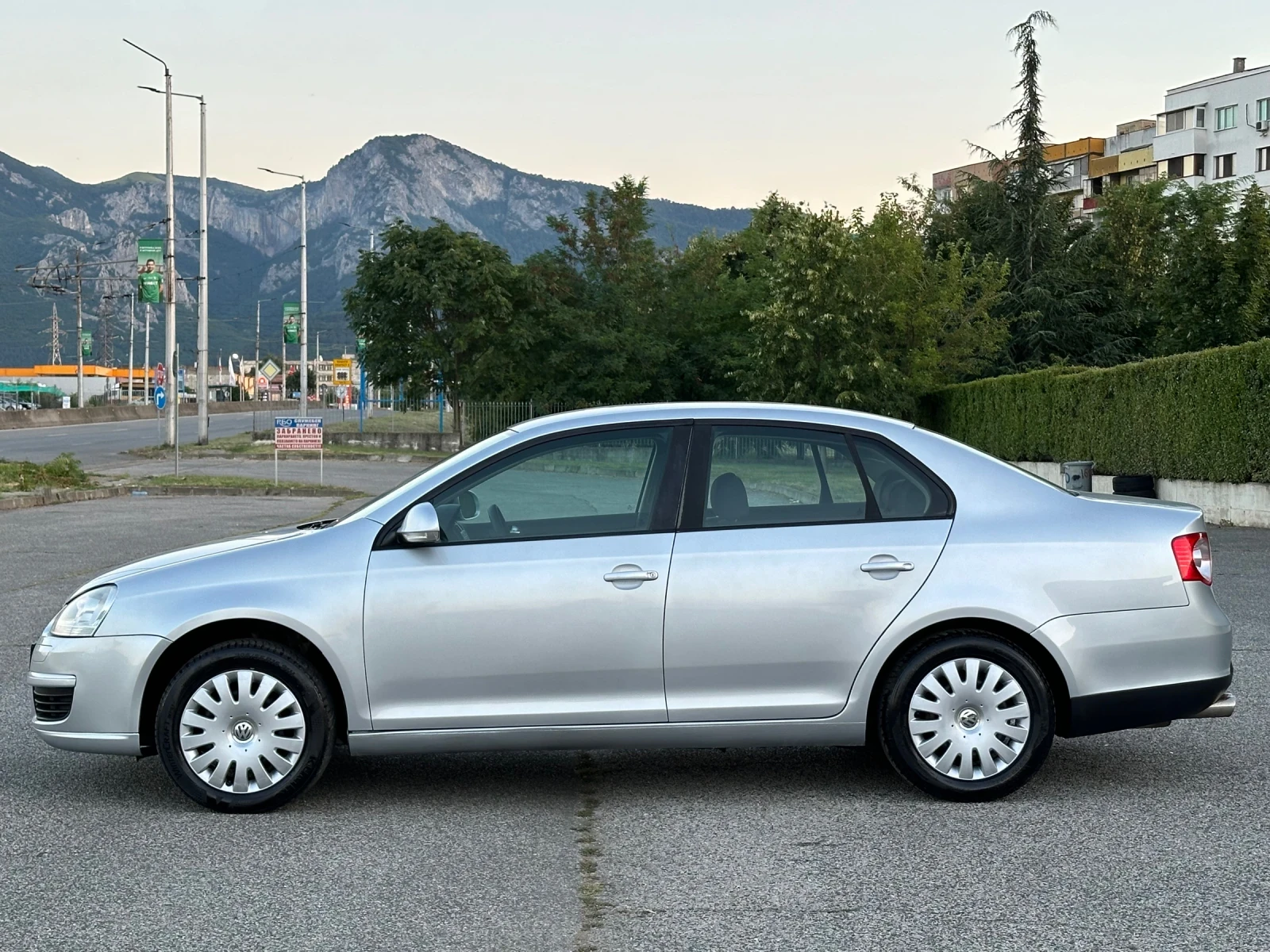 VW Jetta 1.6i-102k - изображение 2