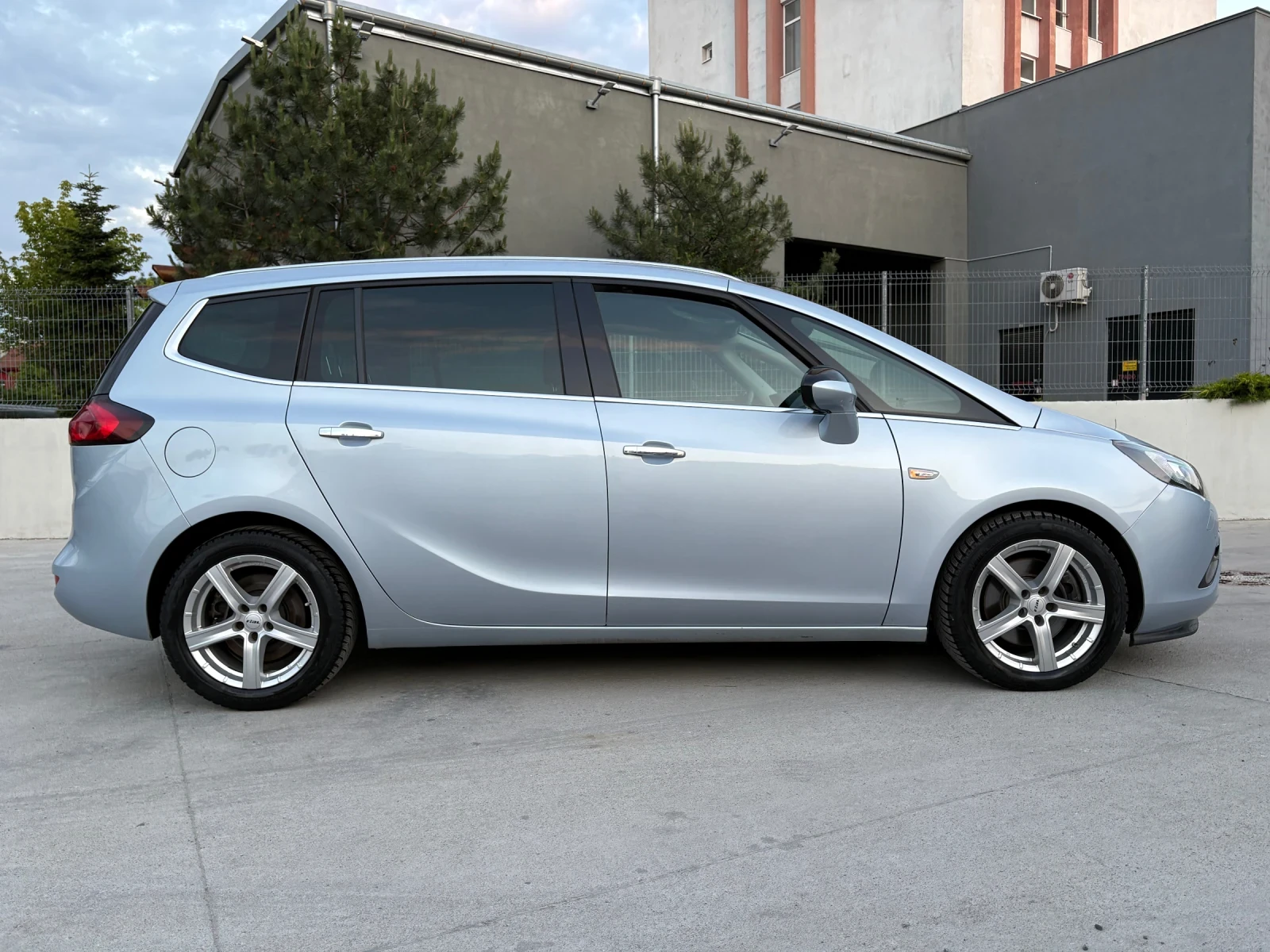 Opel Zafira Tourer Cosmo 2.0 diesel 170кс Euro6 Automatic - изображение 9