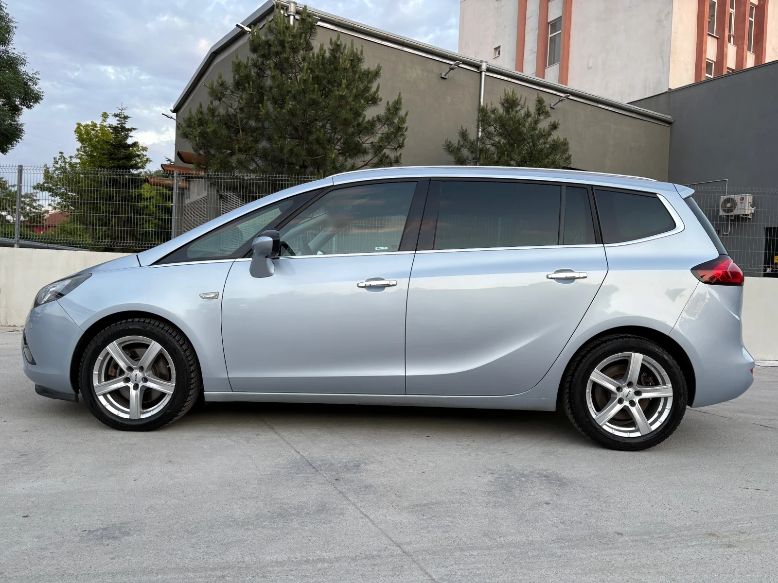 Opel Zafira Tourer Cosmo 2.0 diesel 170кс Euro6 Automatic - изображение 3