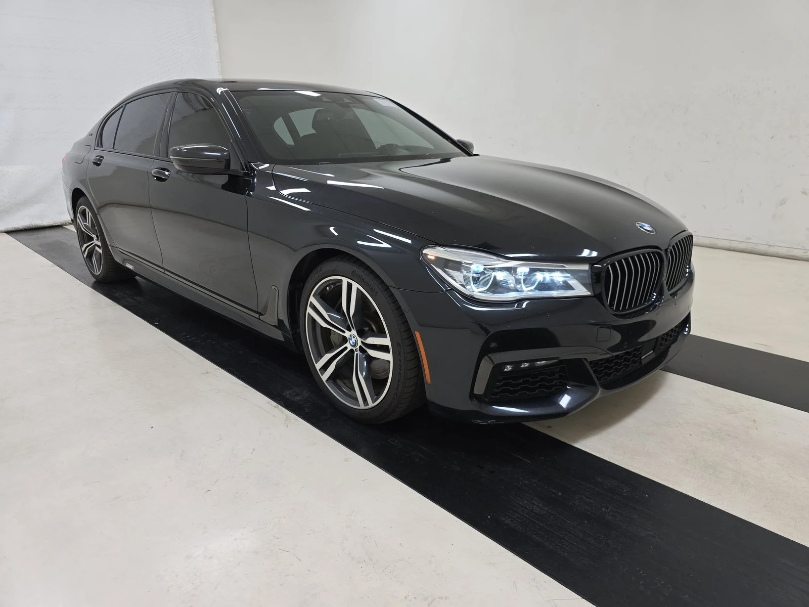 BMW 750 I (M-Pack) Обдух* Bowers&Wilkins* 360* Масаж*  - изображение 6