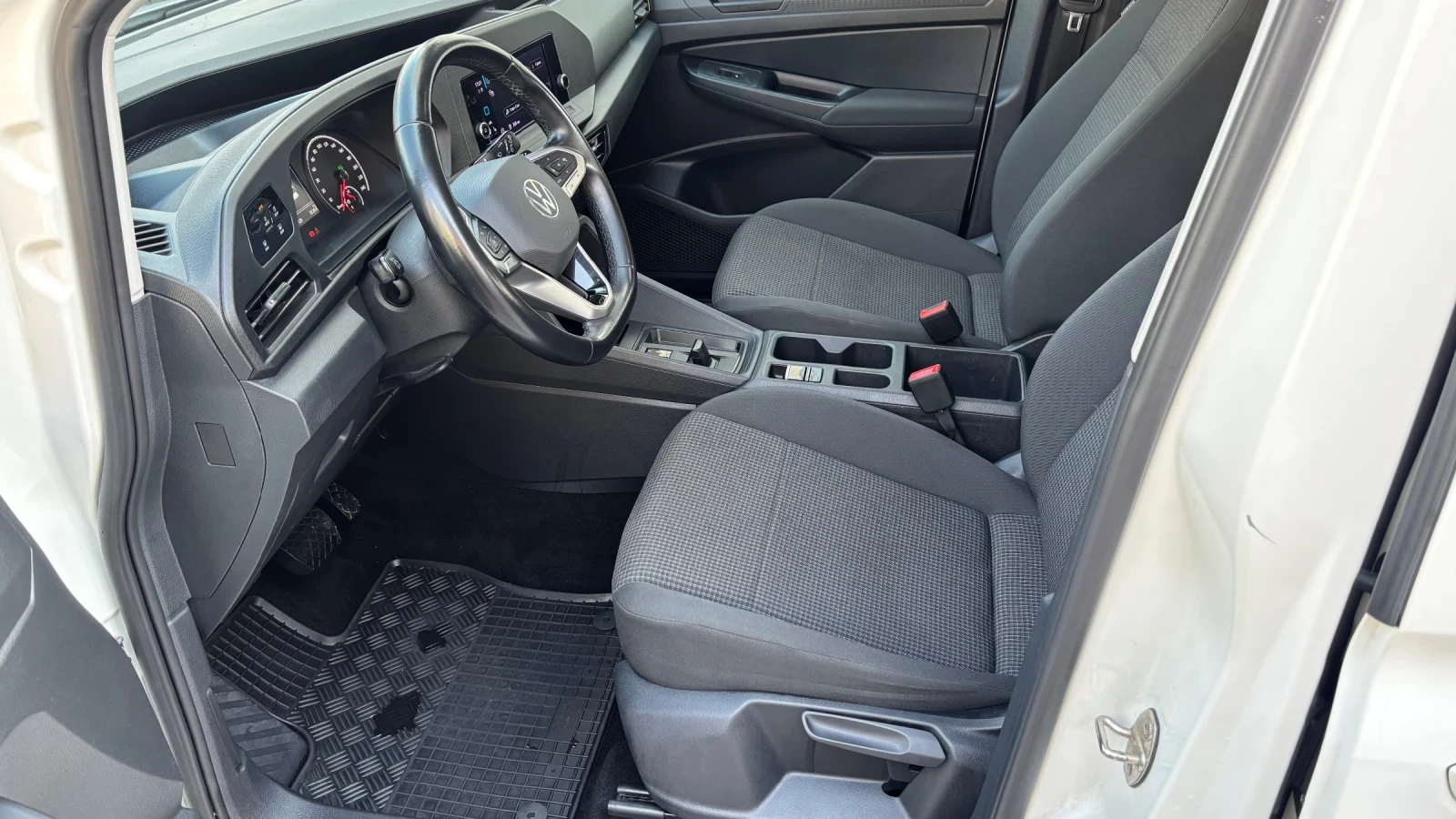 VW Caddy 2.0TDI. 35000 км - изображение 7