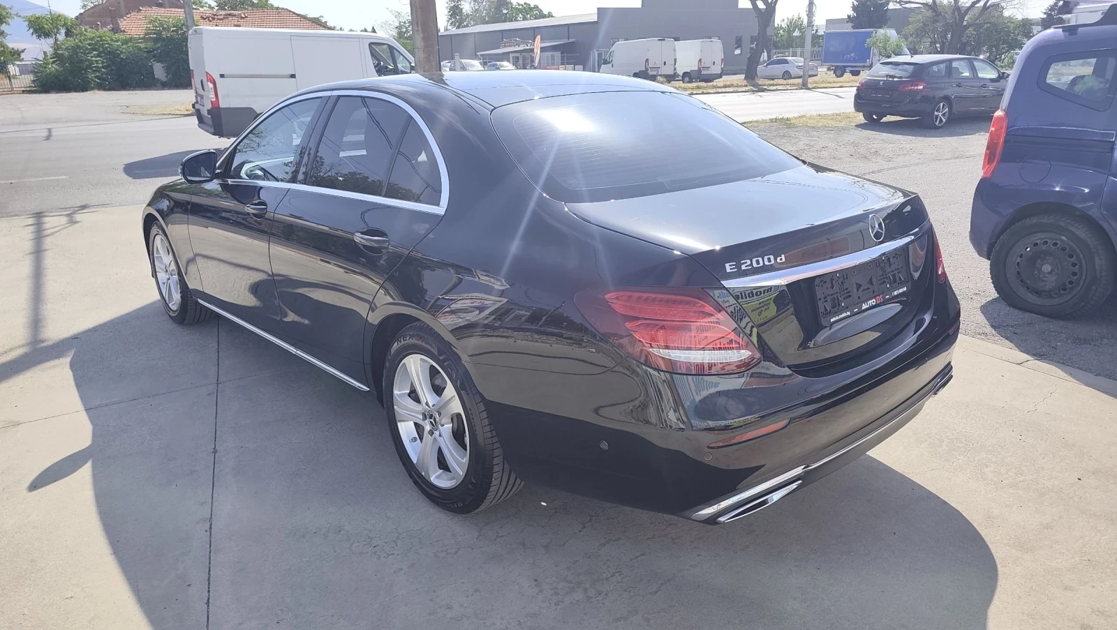 Mercedes-Benz E 200  - изображение 7