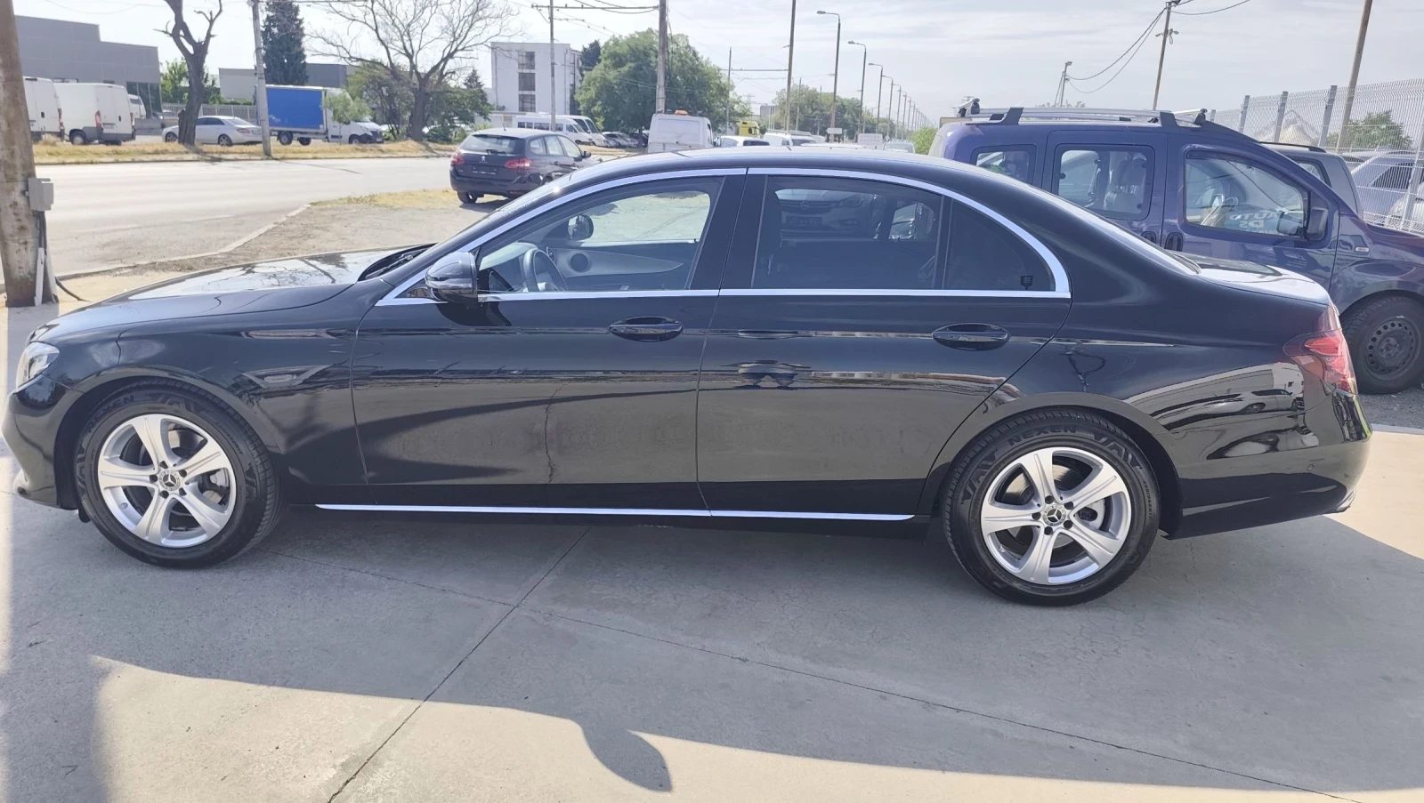 Mercedes-Benz E 200  - изображение 8