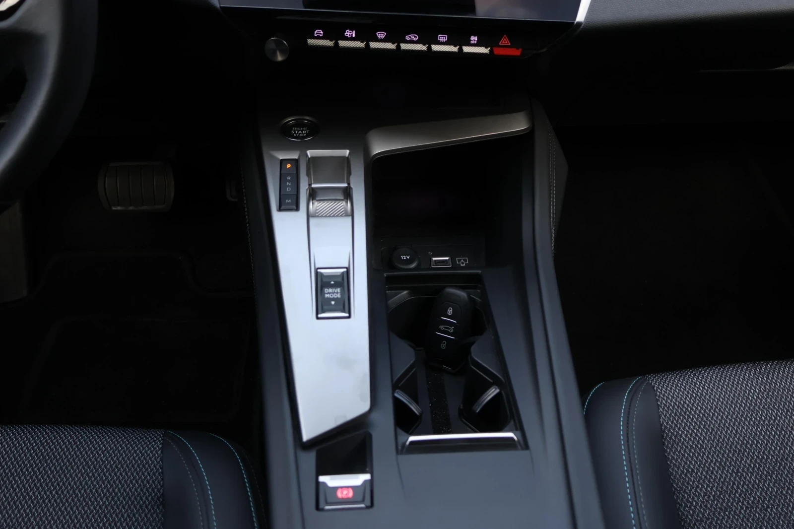Peugeot 308 Allure 1.2PureTech ТОП състояние !, снимка 10 - Автомобили и джипове - 54270833