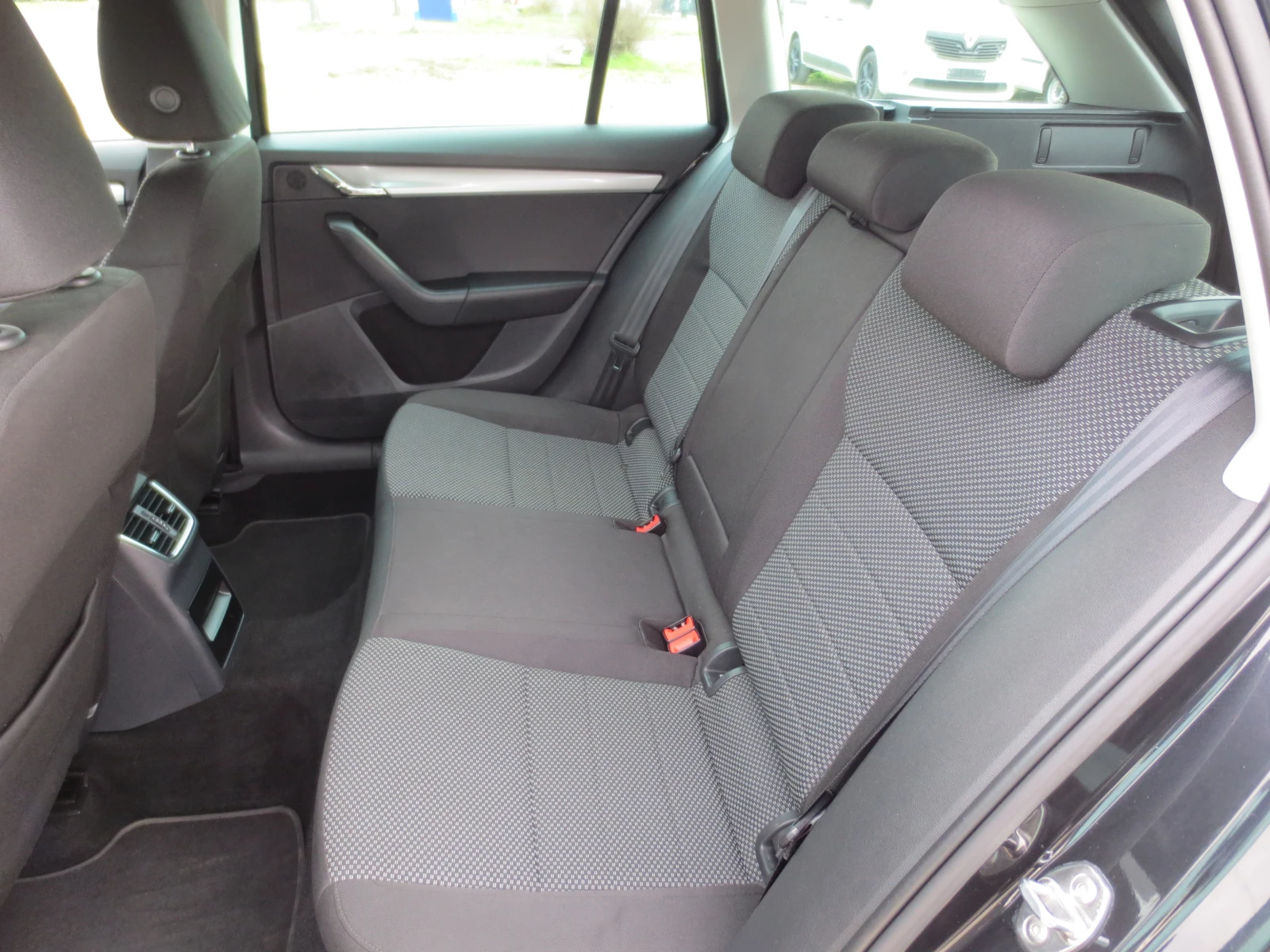 Skoda Octavia 1.4 i G-TEC * METAH* , снимка 12 - Автомобили и джипове - 53914906