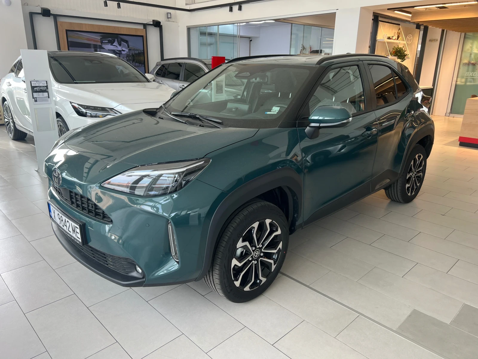 Toyota Yaris Cross Chic , снимка 2 - Автомобили и джипове - 54193069