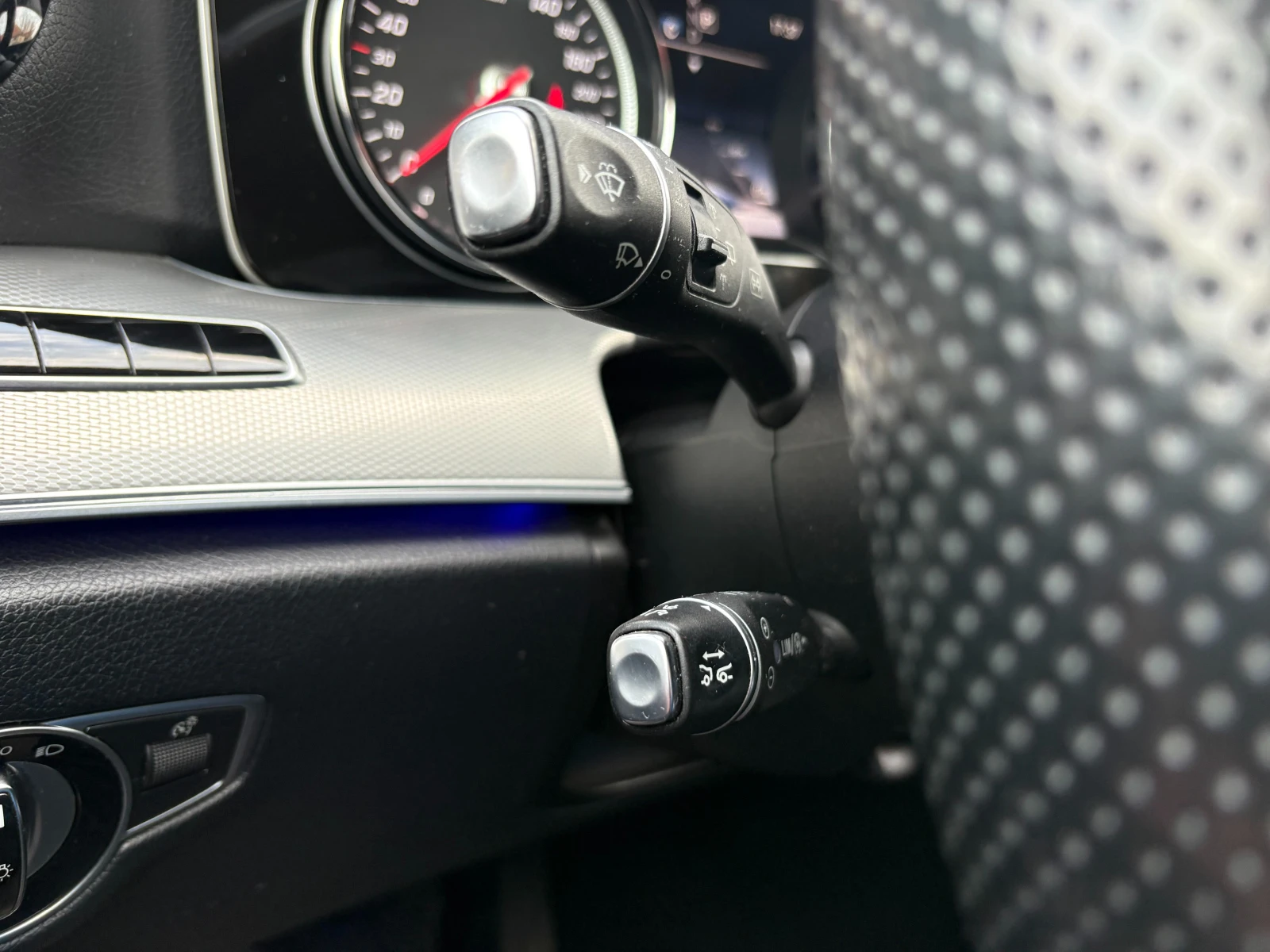 Mercedes-Benz E 220 9G Avantgarde, снимка 15 - Автомобили и джипове - 54226503