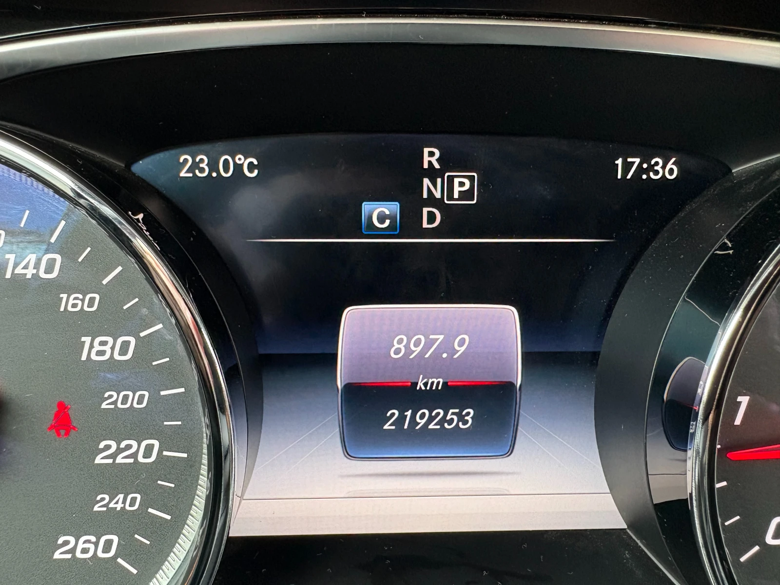 Mercedes-Benz E 220 9G Avantgarde, снимка 12 - Автомобили и джипове - 54226503