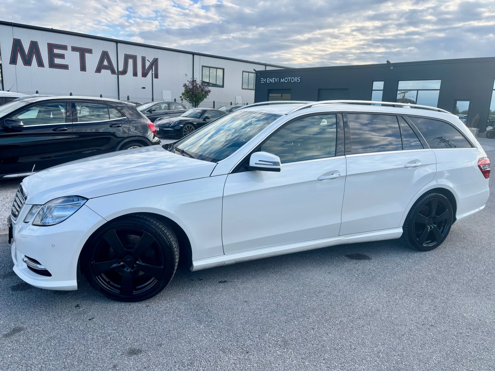 Mercedes-Benz E 220 AVANGARDE AMG, снимка 6 - Автомобили и джипове - 54398774