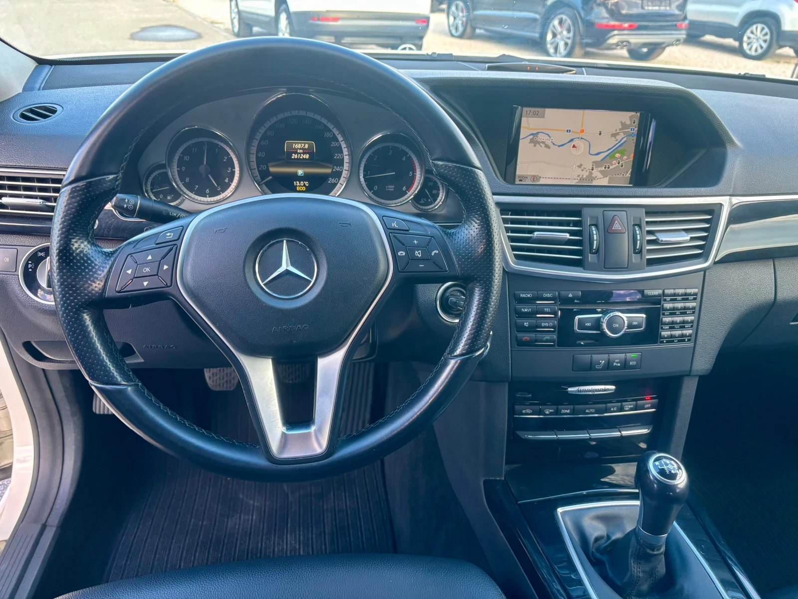 Mercedes-Benz E 220 AVANGARDE AMG, снимка 12 - Автомобили и джипове - 54398774