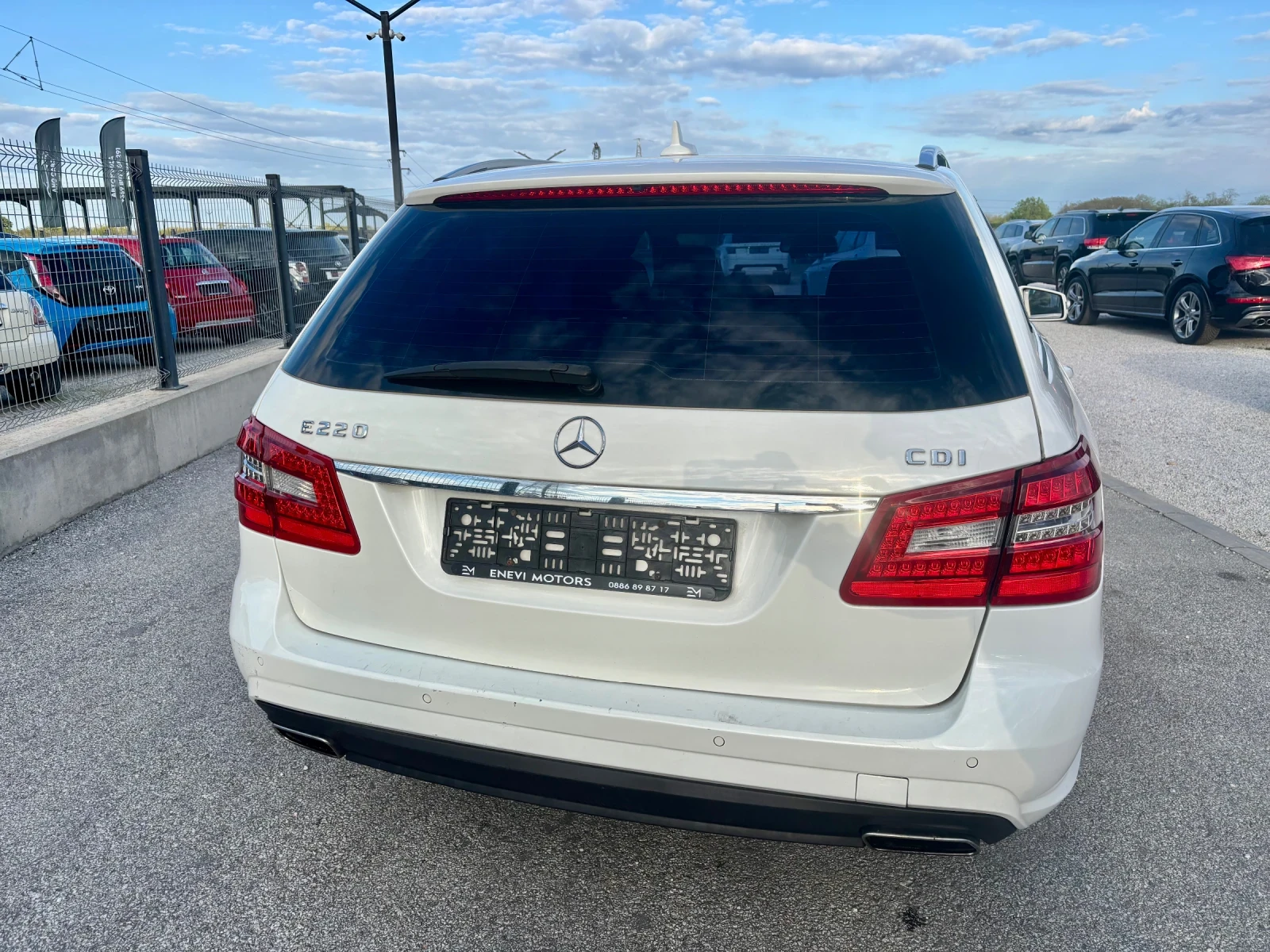 Mercedes-Benz E 220 AVANGARDE AMG, снимка 8 - Автомобили и джипове - 54398774