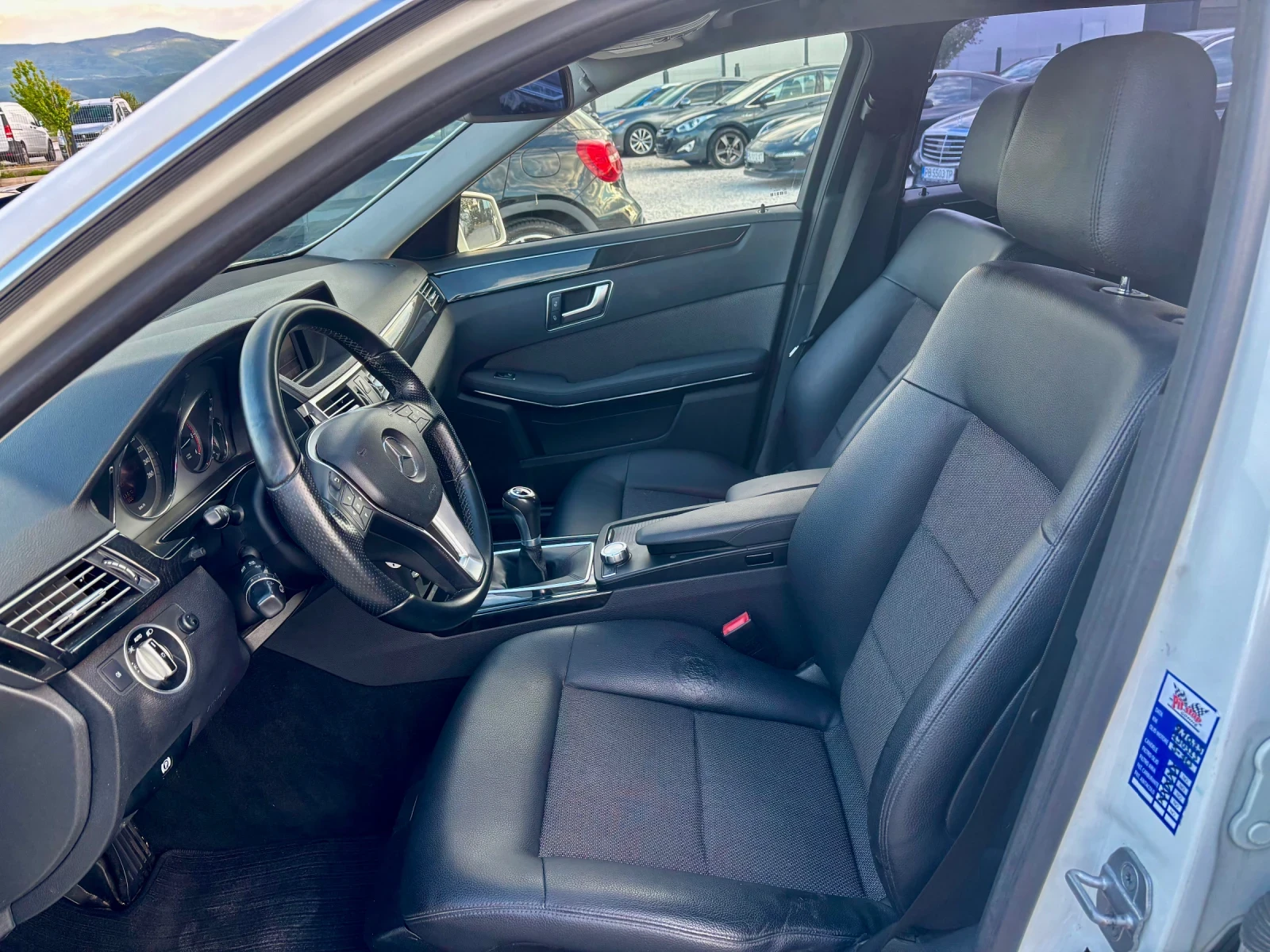 Mercedes-Benz E 220 AVANGARDE AMG, снимка 11 - Автомобили и джипове - 54398774