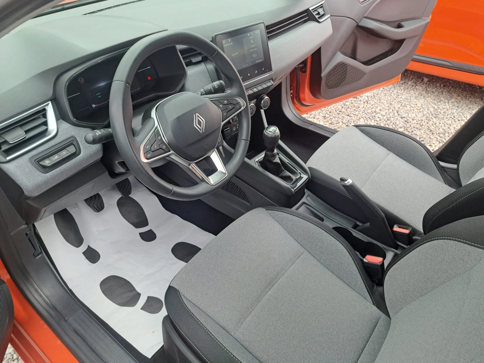 Renault Clio 1.0. EURO 6, снимка 10 - Автомобили и джипове - 55405115
