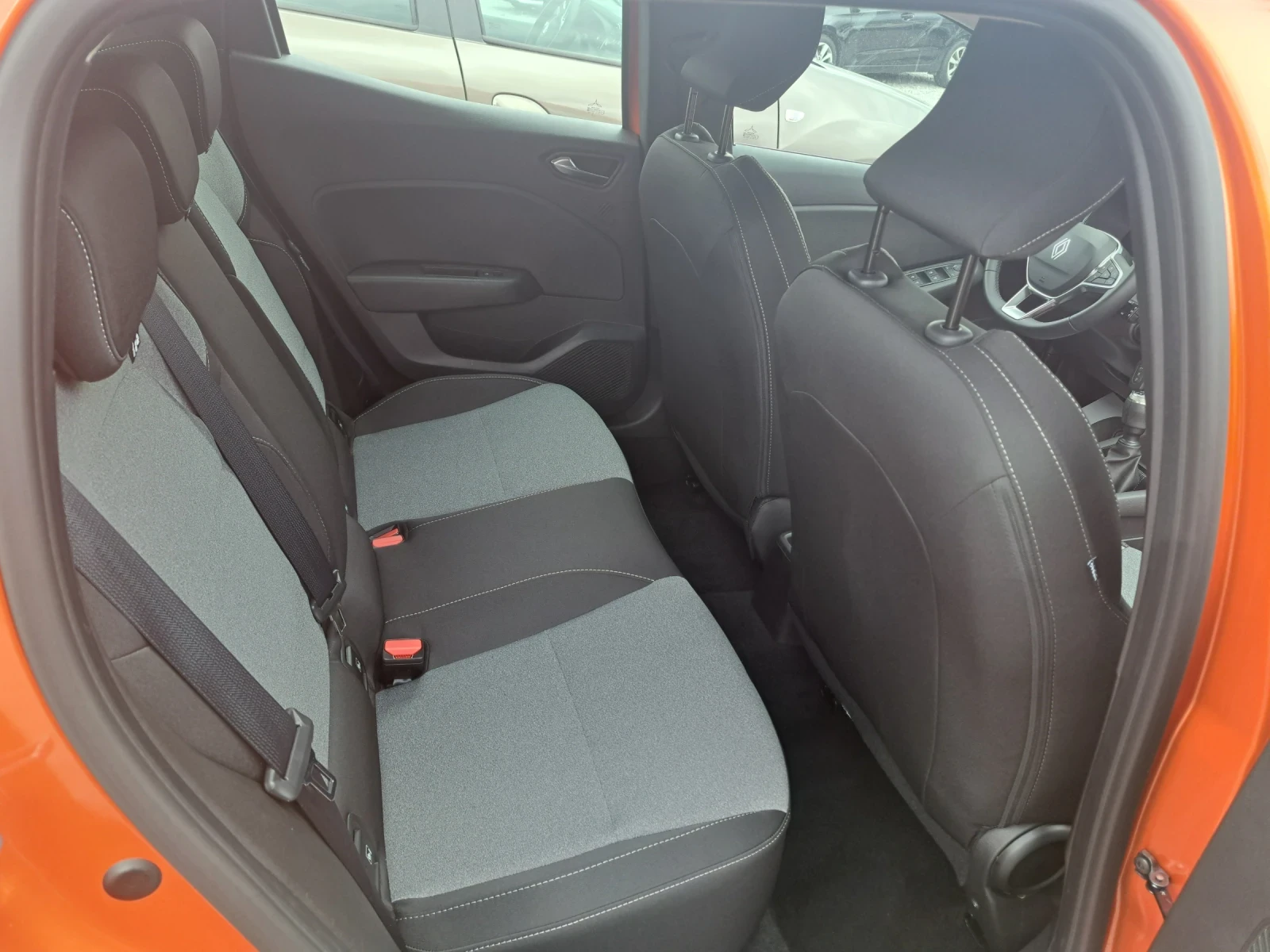 Renault Clio 1.0. EURO 6, снимка 8 - Автомобили и джипове - 55405115