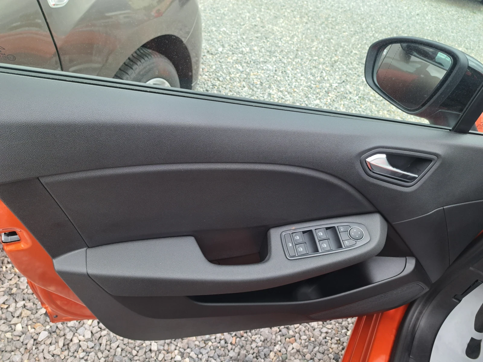 Renault Clio 1.0. EURO 6, снимка 12 - Автомобили и джипове - 55405115