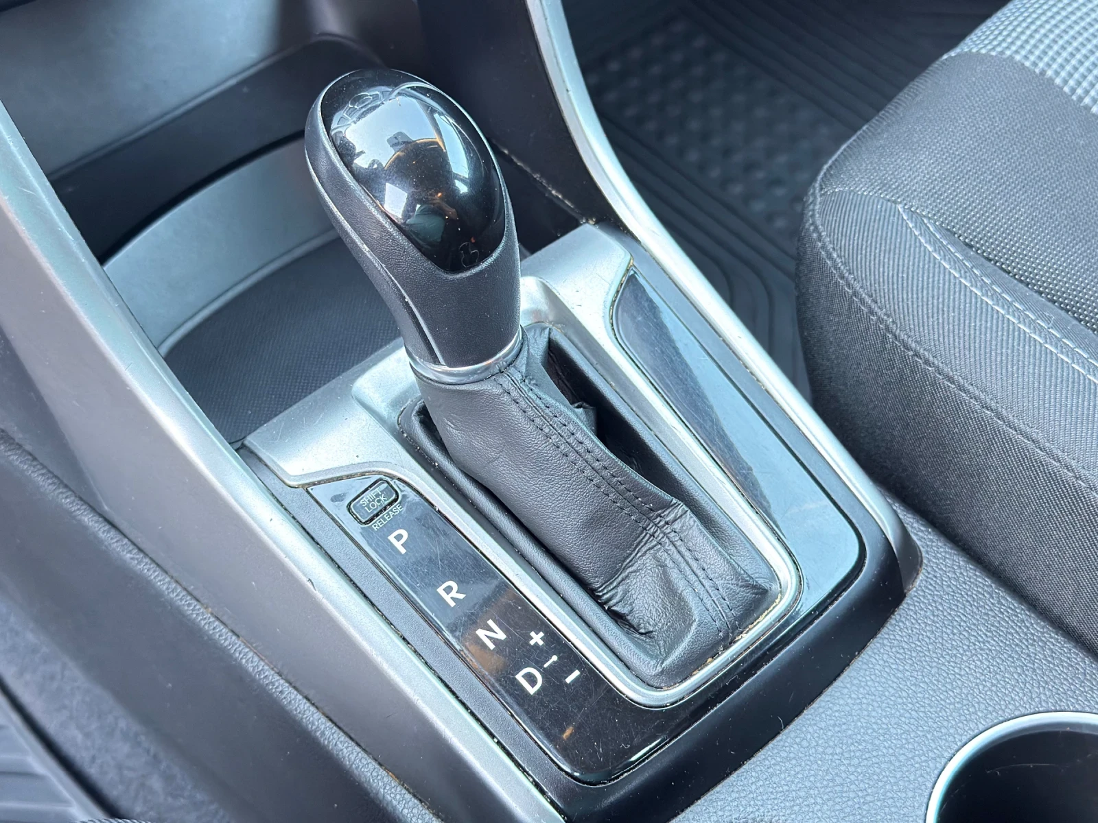 Hyundai I30 1.6CRDI Автоматик/Климатроник, снимка 17 - Автомобили и джипове - 55533671
