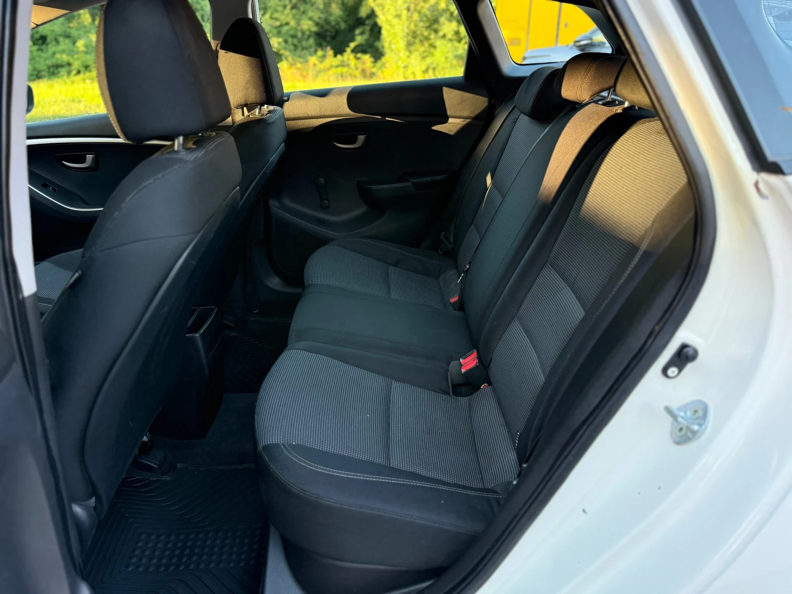 Hyundai I30 1.6CRDI Автоматик/Климатроник, снимка 12 - Автомобили и джипове - 55533671