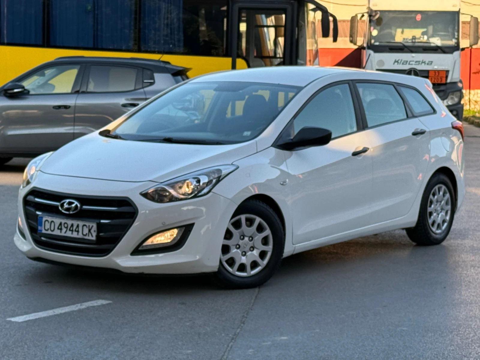Hyundai I30 1.6CRDI Автоматик/Климатроник, снимка 2 - Автомобили и джипове - 55533671