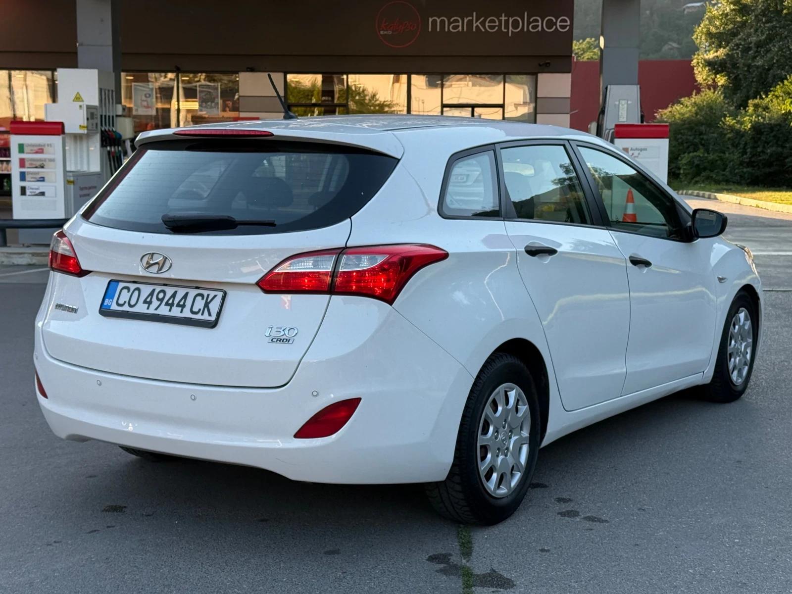Hyundai I30 1.6CRDI Автоматик/Климатроник, снимка 7 - Автомобили и джипове - 55533671