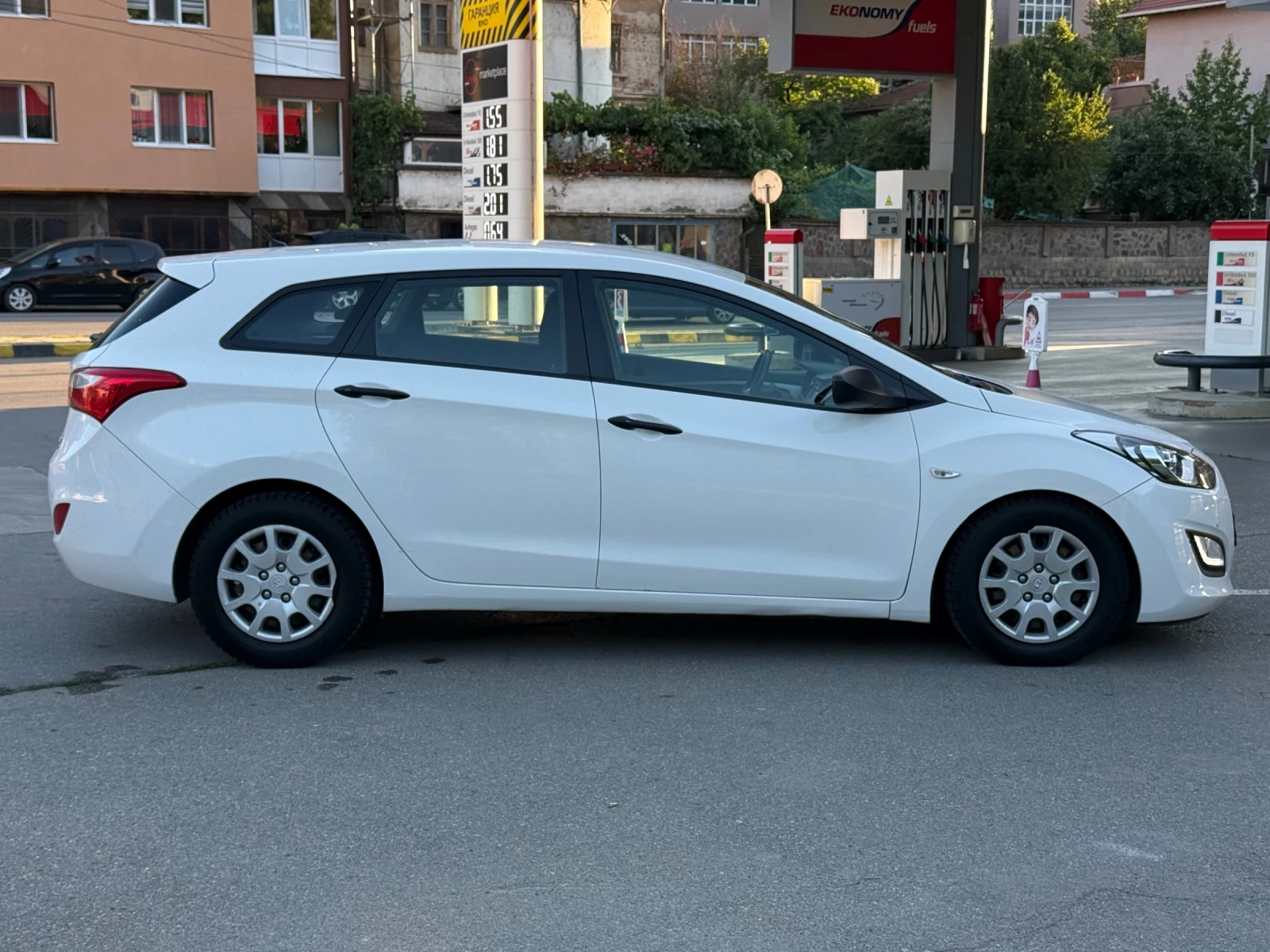 Hyundai I30 1.6CRDI Автоматик/Климатроник, снимка 6 - Автомобили и джипове - 55533671