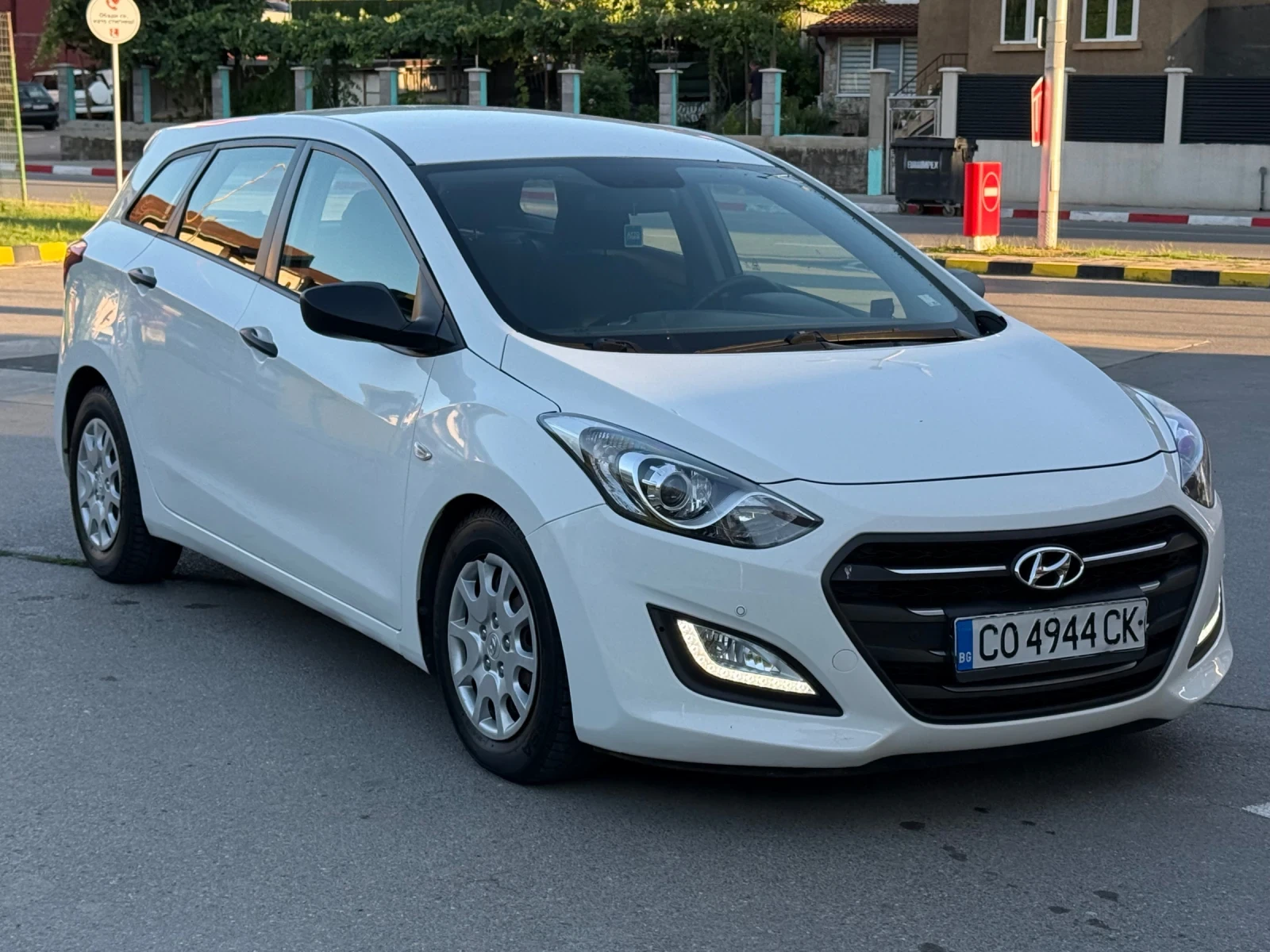 Hyundai I30 1.6CRDI Автоматик/Климатроник, снимка 5 - Автомобили и джипове - 55533671