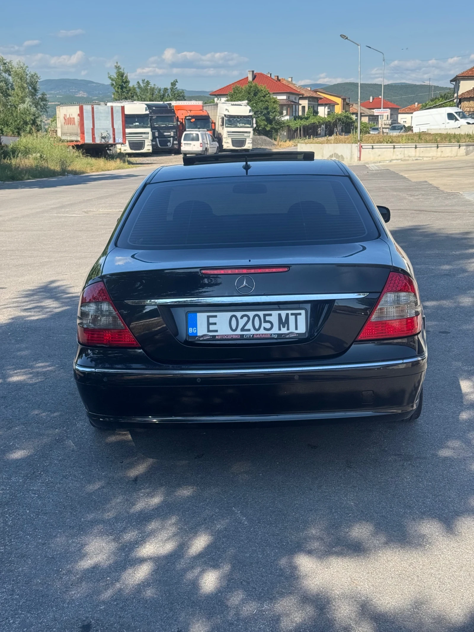 Mercedes-Benz E 220 Avangarde, снимка 5 - Автомобили и джипове - 55545923