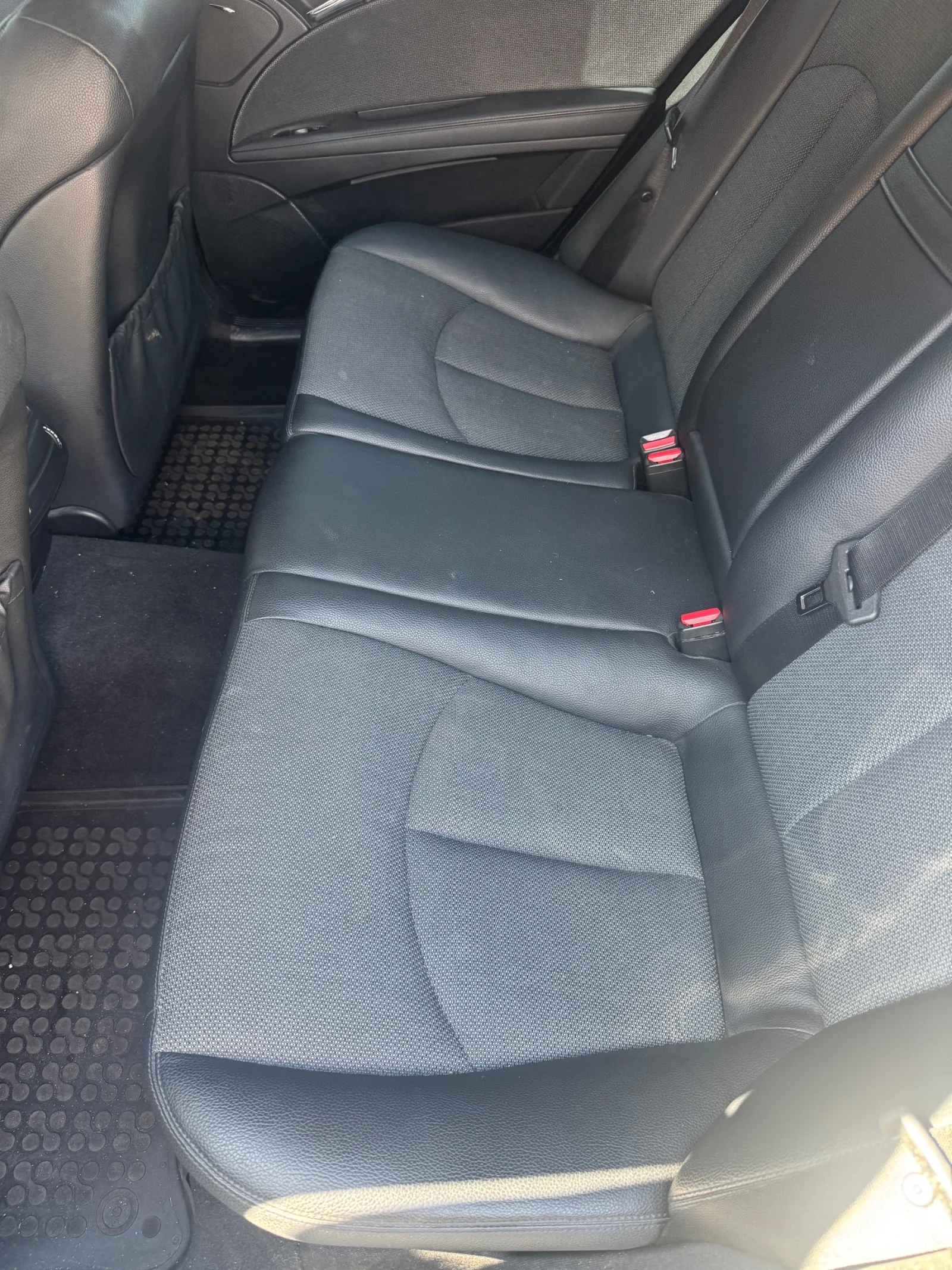 Mercedes-Benz E 220 Avangarde, снимка 13 - Автомобили и джипове - 55545923