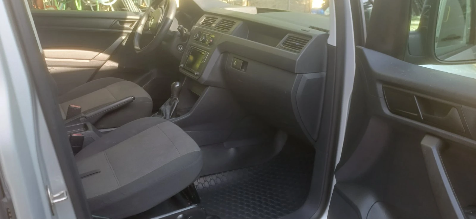 VW Caddy товарна, снимка 2 - Автомобили и джипове - 55830971