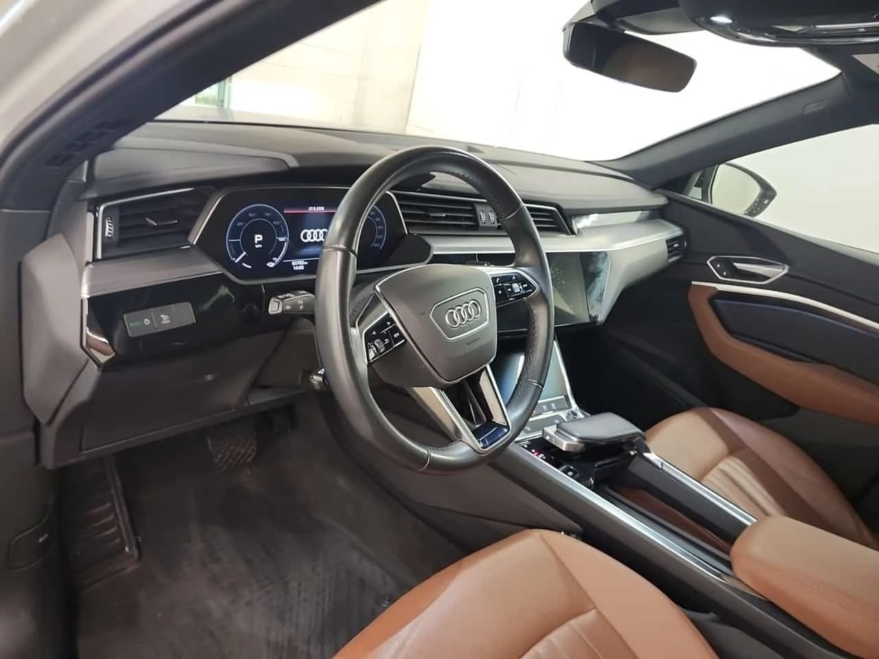 Audi E-Tron * PROGRESSIV * CARFAX * БЕЗ ПЪРВОНАЧАЛНА ВНОСКА, снимка 10 - Автомобили и джипове - 56277487