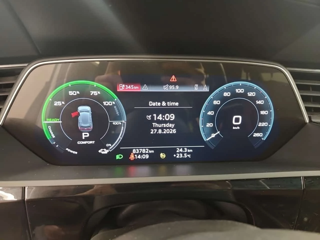 Audi E-Tron * PROGRESSIV * CARFAX * БЕЗ ПЪРВОНАЧАЛНА ВНОСКА, снимка 9 - Автомобили и джипове - 56277487