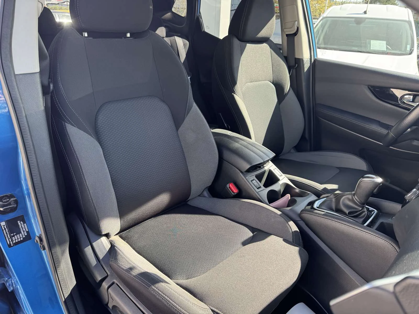 Nissan Qashqai 1.3 Tce, снимка 9 - Автомобили и джипове - 54343391