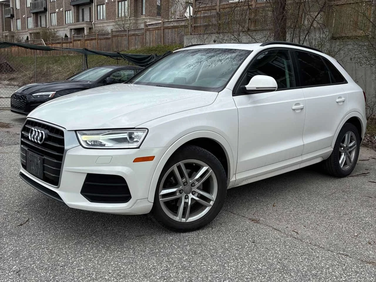 Audi Q3 | Komfort | CARFAX | ПОДГРЕВ | ПАНОРАМА | , снимка 2 - Автомобили и джипове - 54479910